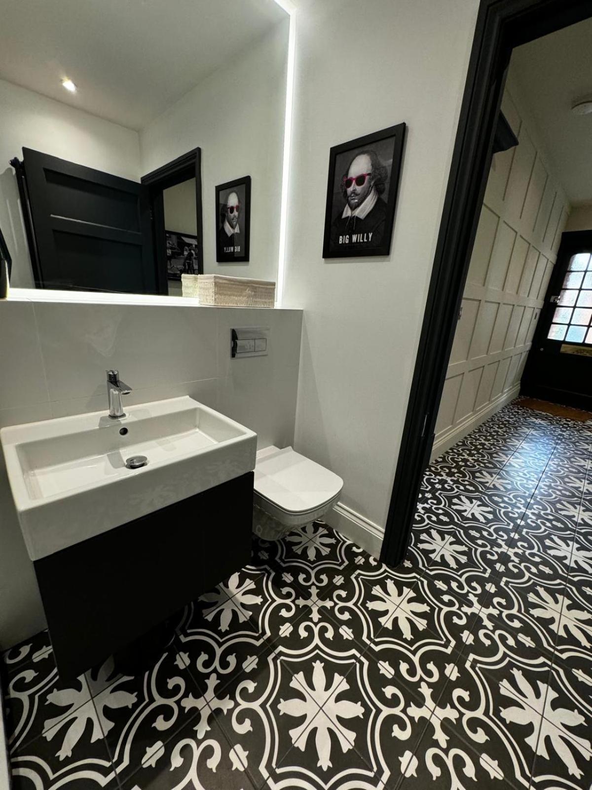 Macbeths Corner High End Luxury Apartment In Centre With Parking Stratford-upon-Avon Dış mekan fotoğraf