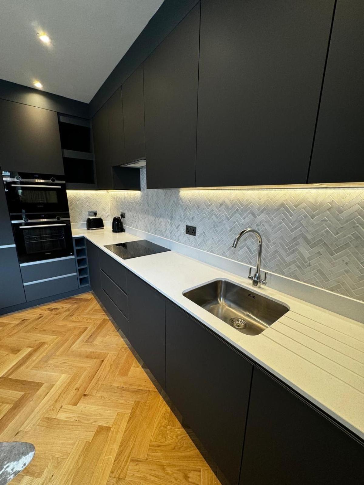 Macbeths Corner High End Luxury Apartment In Centre With Parking Stratford-upon-Avon Dış mekan fotoğraf