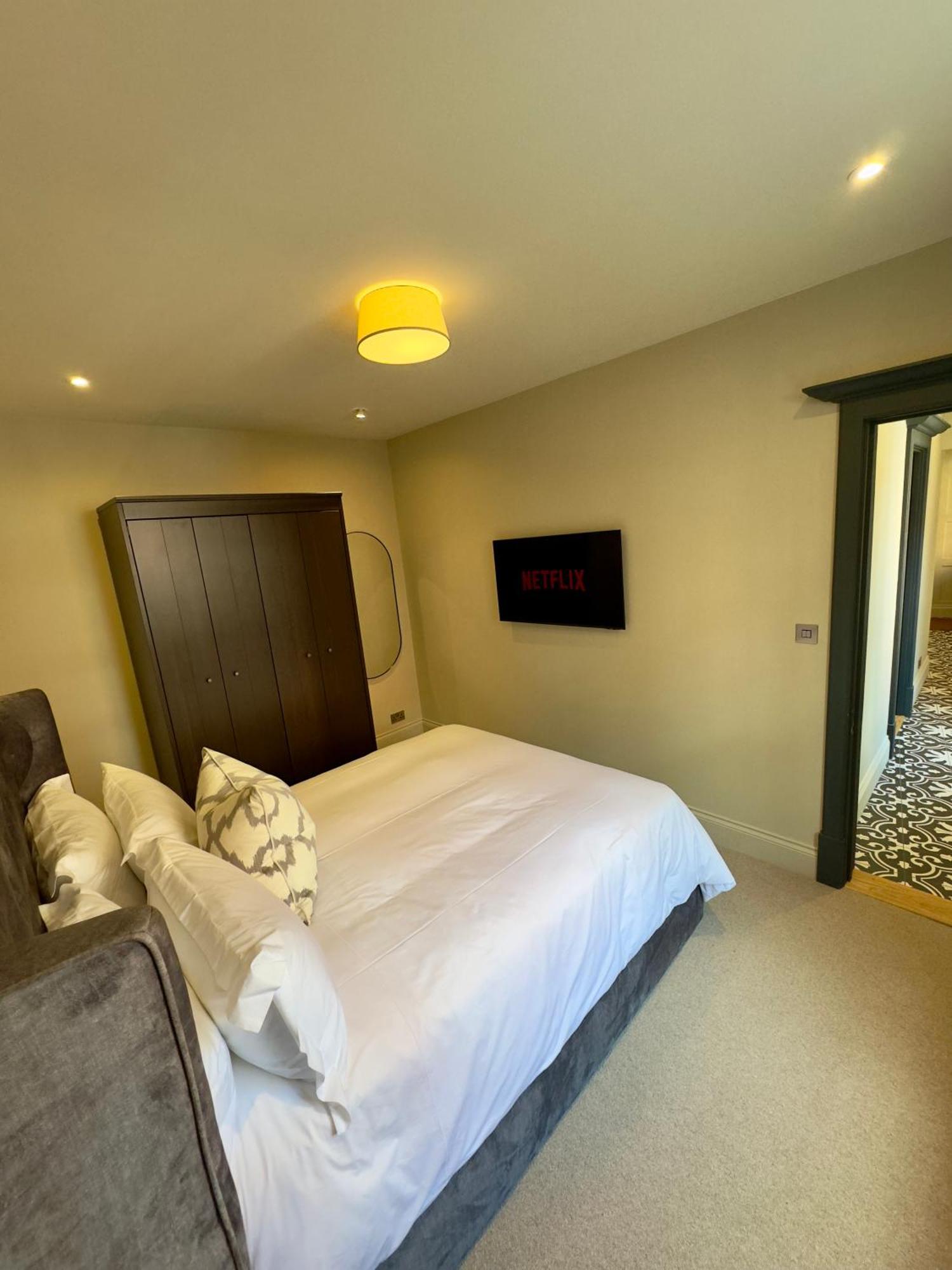 Macbeths Corner High End Luxury Apartment In Centre With Parking Stratford-upon-Avon Dış mekan fotoğraf