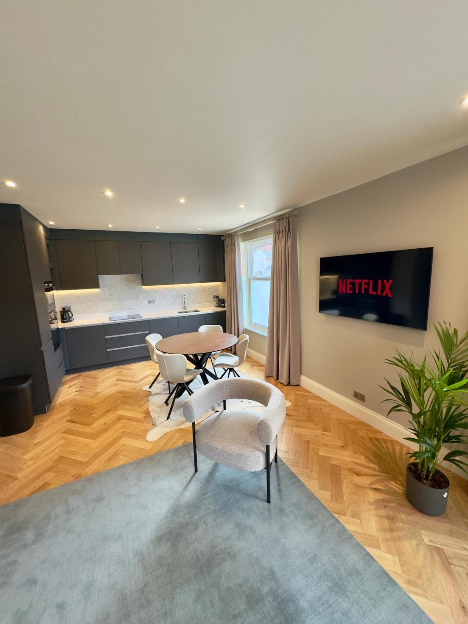 Macbeths Corner High End Luxury Apartment In Centre With Parking Stratford-upon-Avon Dış mekan fotoğraf