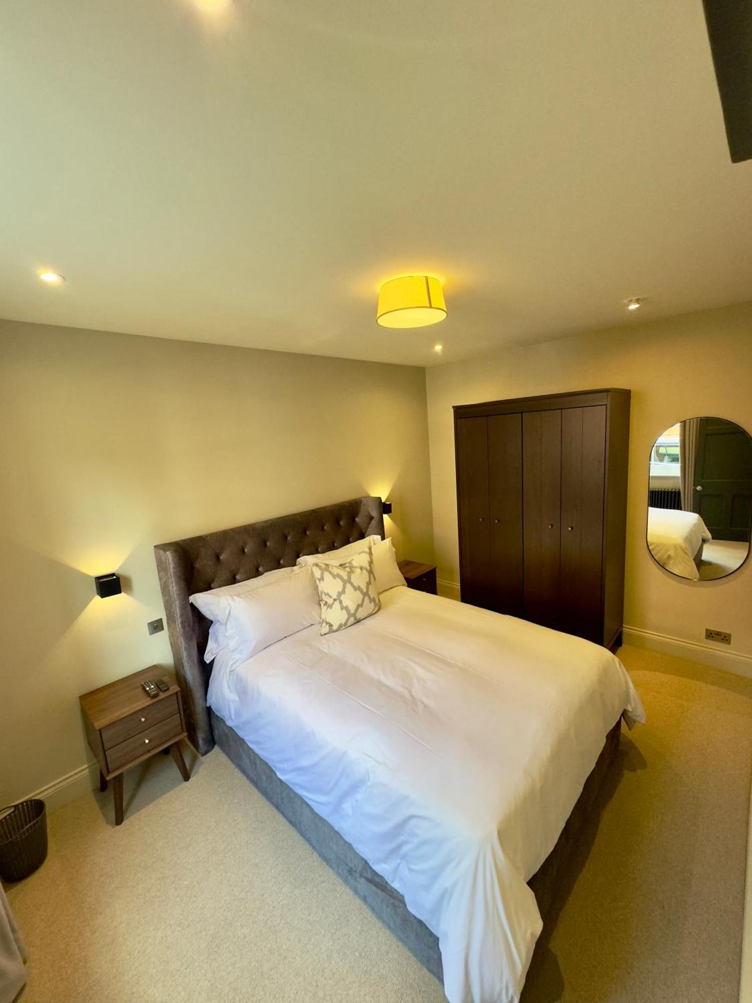 Macbeths Corner High End Luxury Apartment In Centre With Parking Stratford-upon-Avon Dış mekan fotoğraf