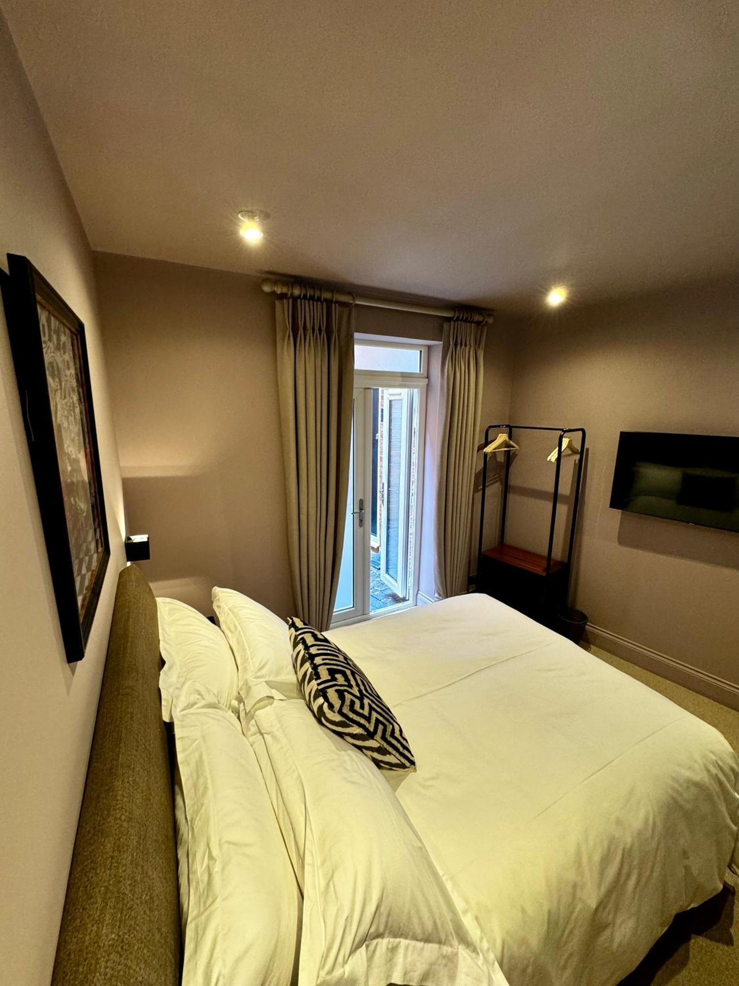 Macbeths Corner High End Luxury Apartment In Centre With Parking Stratford-upon-Avon Dış mekan fotoğraf