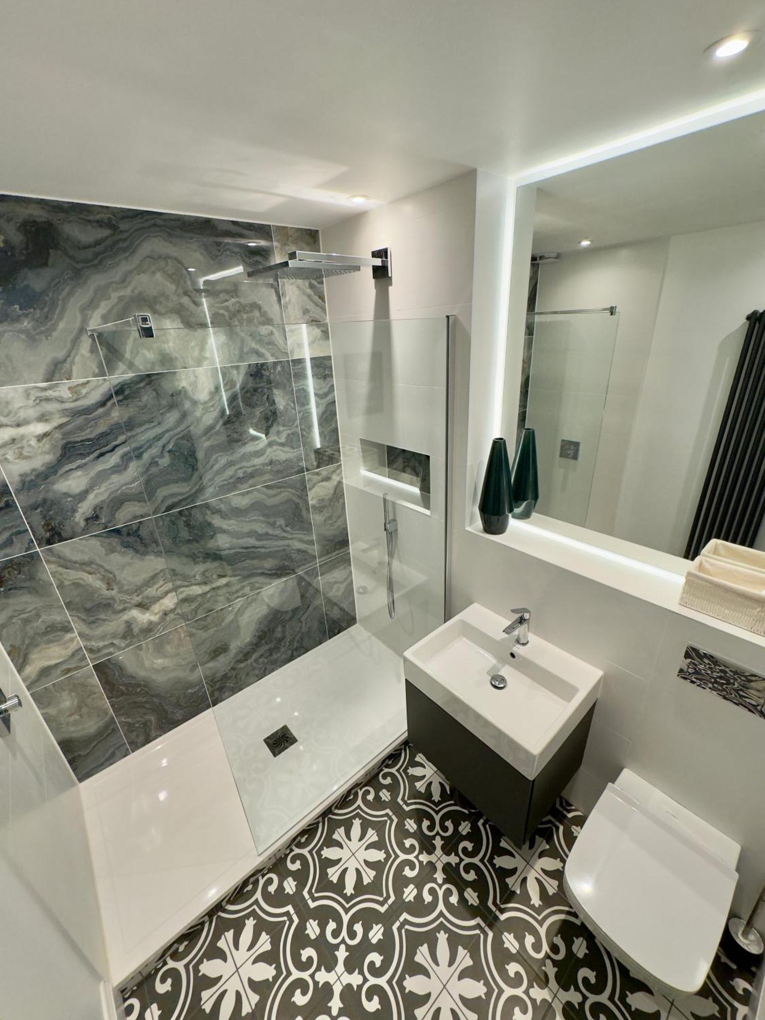 Macbeths Corner High End Luxury Apartment In Centre With Parking Stratford-upon-Avon Dış mekan fotoğraf